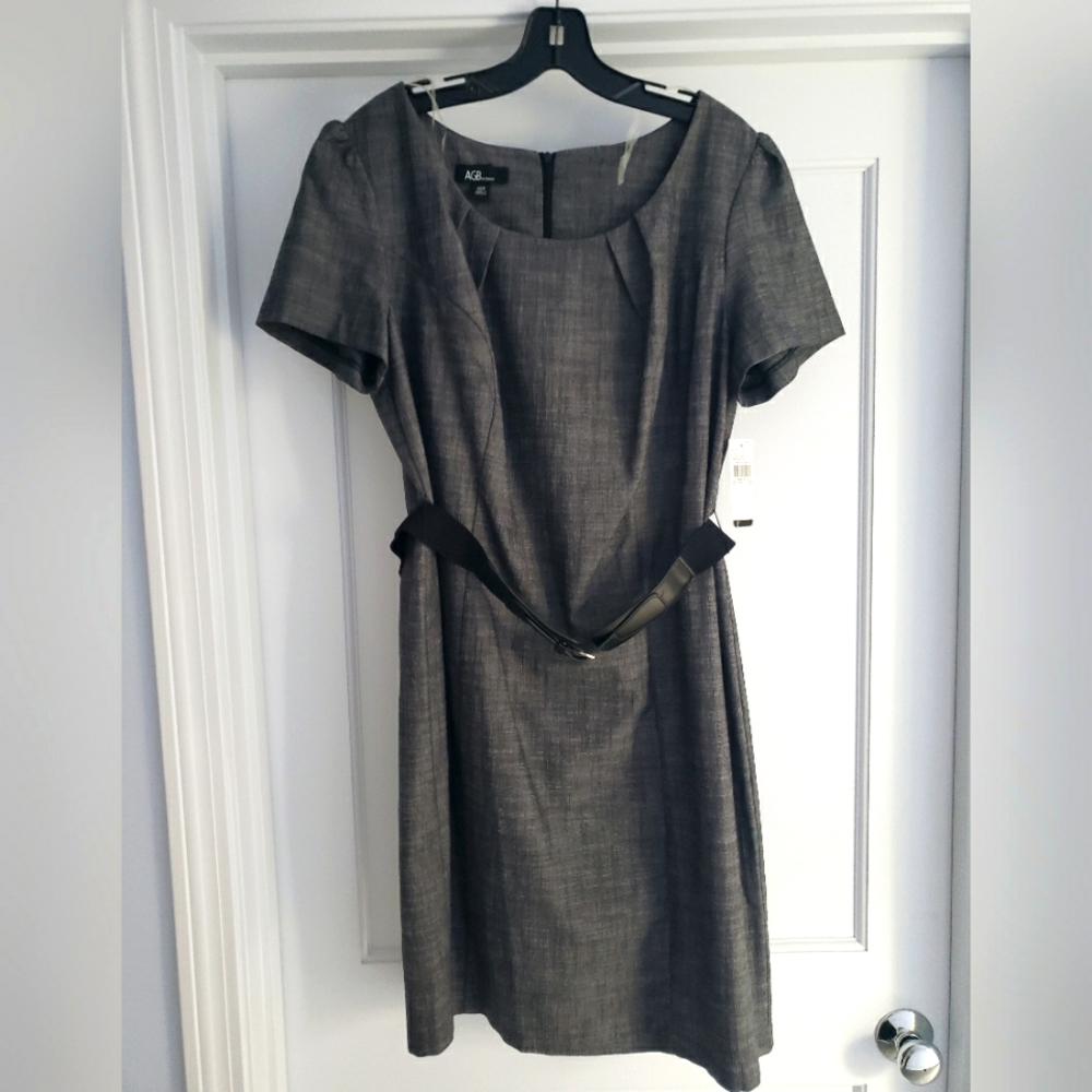 AGB Woman, size 14W Grey Dress with belt